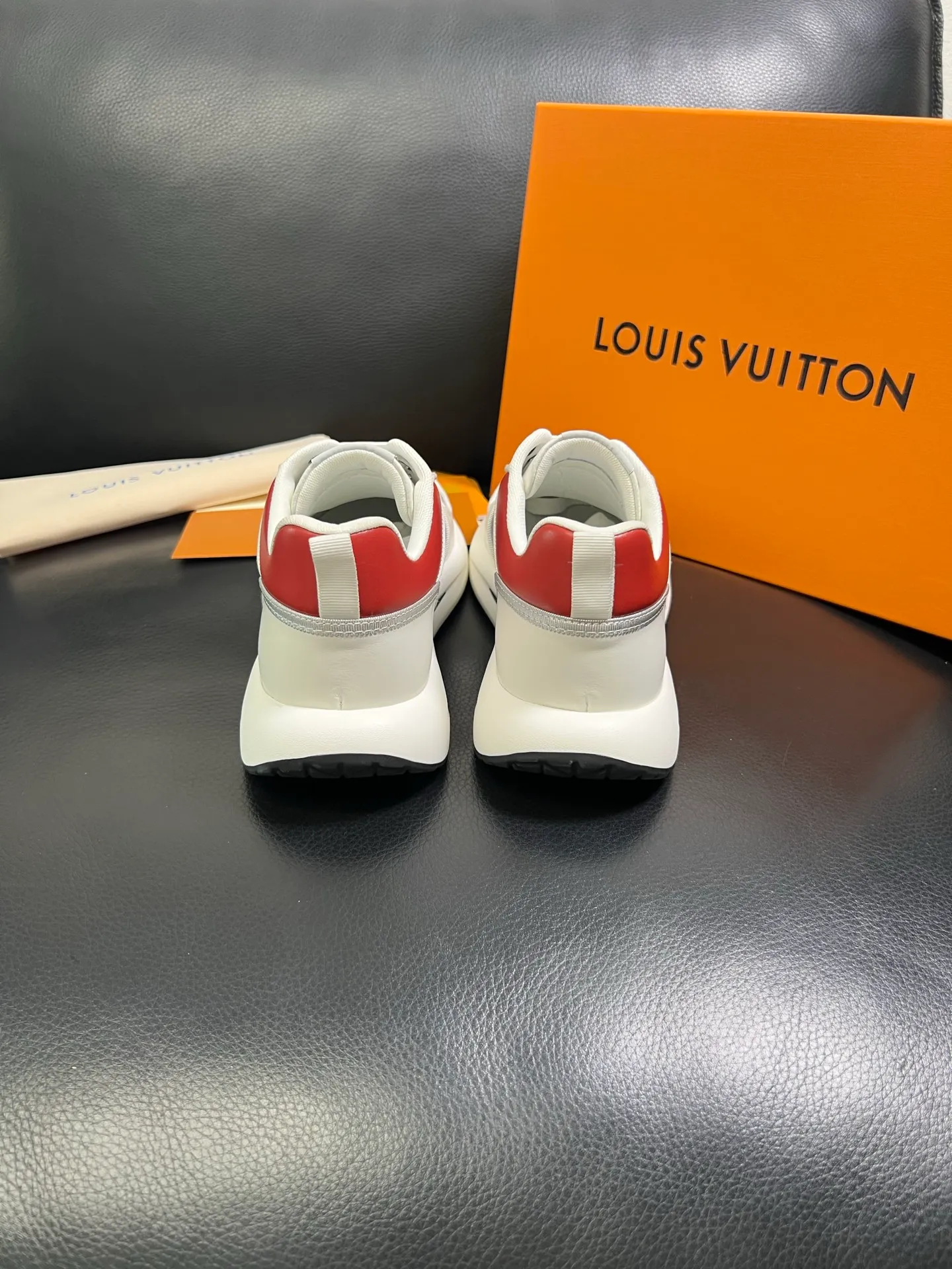 Men's shoes💰800 Lv 🔍Top purchasing agent🇮🇹 Louis Vuitton, the sports sneaker counter is synchronized, the uppers are imported from Italy, high-quality splicing colorful and complex crafts, the imported mesh padding is soft and comfortable, soles: original soles specially provided by the original factory, T men's men's shoes 💰U exclusive movable molded soles are super comfortable, original factory and single goods, 🔍🔍high quality, you can enter and exit the counter at will, welcome to compare, code number 38-44 (customized 45) 85871